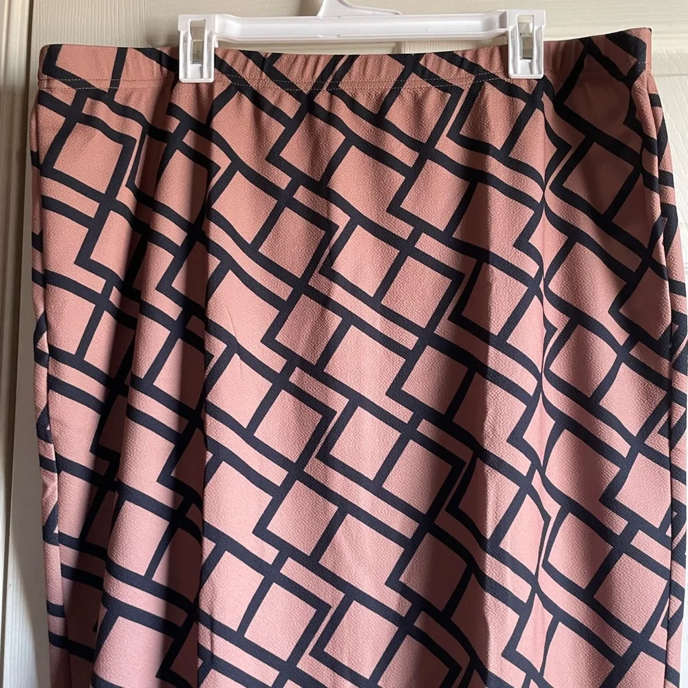 Boutique Women’s Size 4X (20) Geometric Print Skirt - Picture 6 of 13